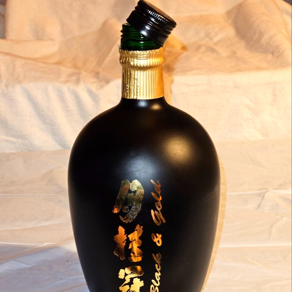 Set Of 2 Gekkeikan Sake Black & Gold EMPTY BOTTLE 750ml